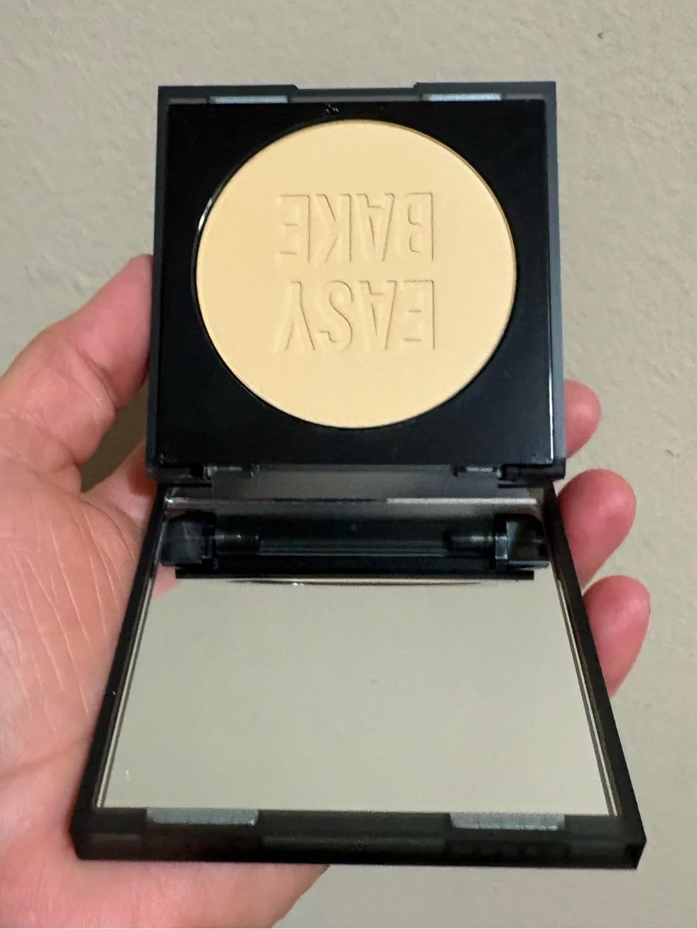 HUDA BEAUTY Easy Bake and Snatch Brightening & Setting Powder -BLONDIE Brand New